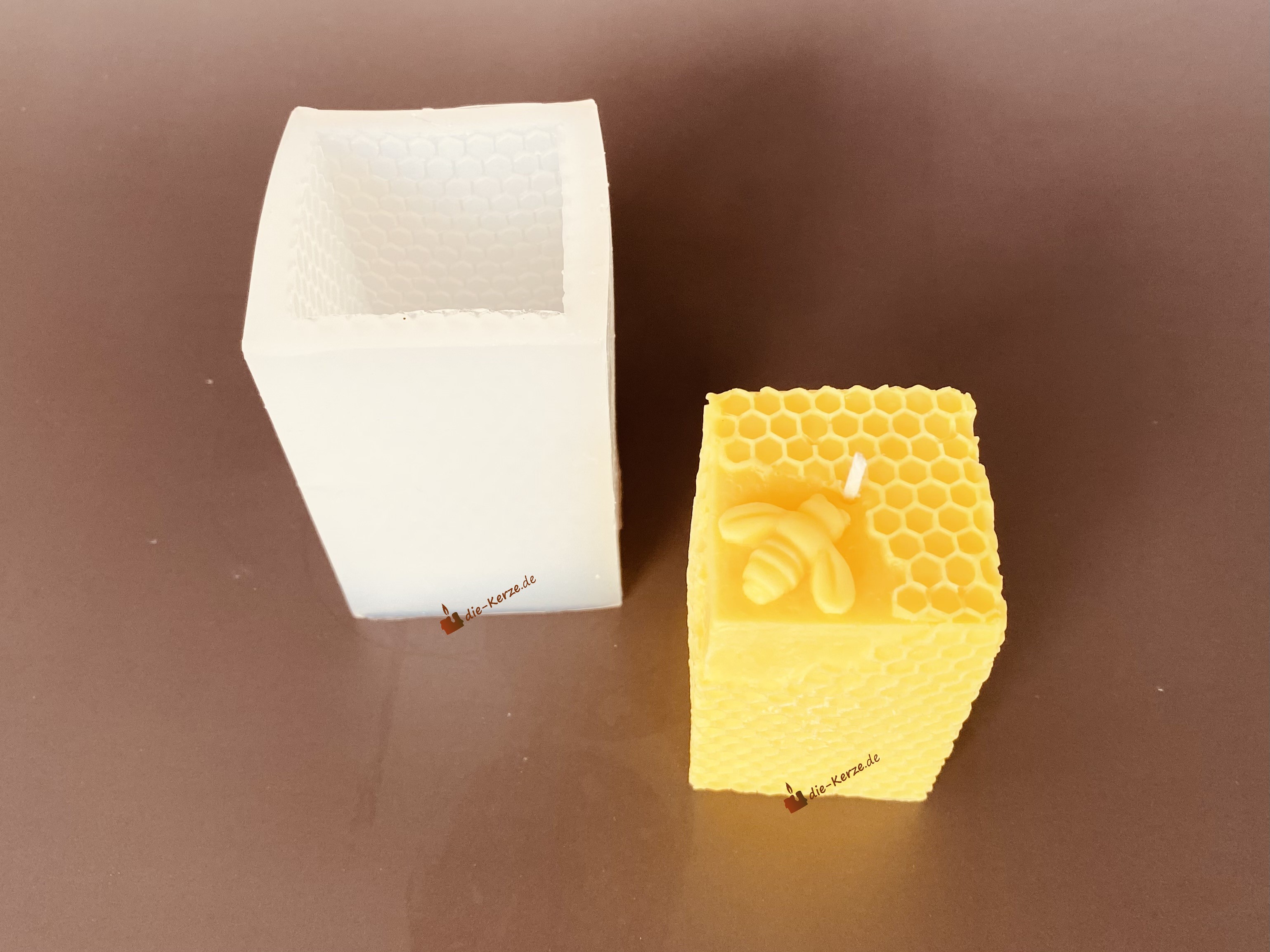 K7088 Silikonform Wabenkerze mit Biene quadratisch 01