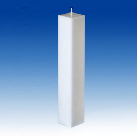 Schmale und hohe quadratische Kerzen-Gießform aus klarem Polycarbonat (38x38x220 mm).