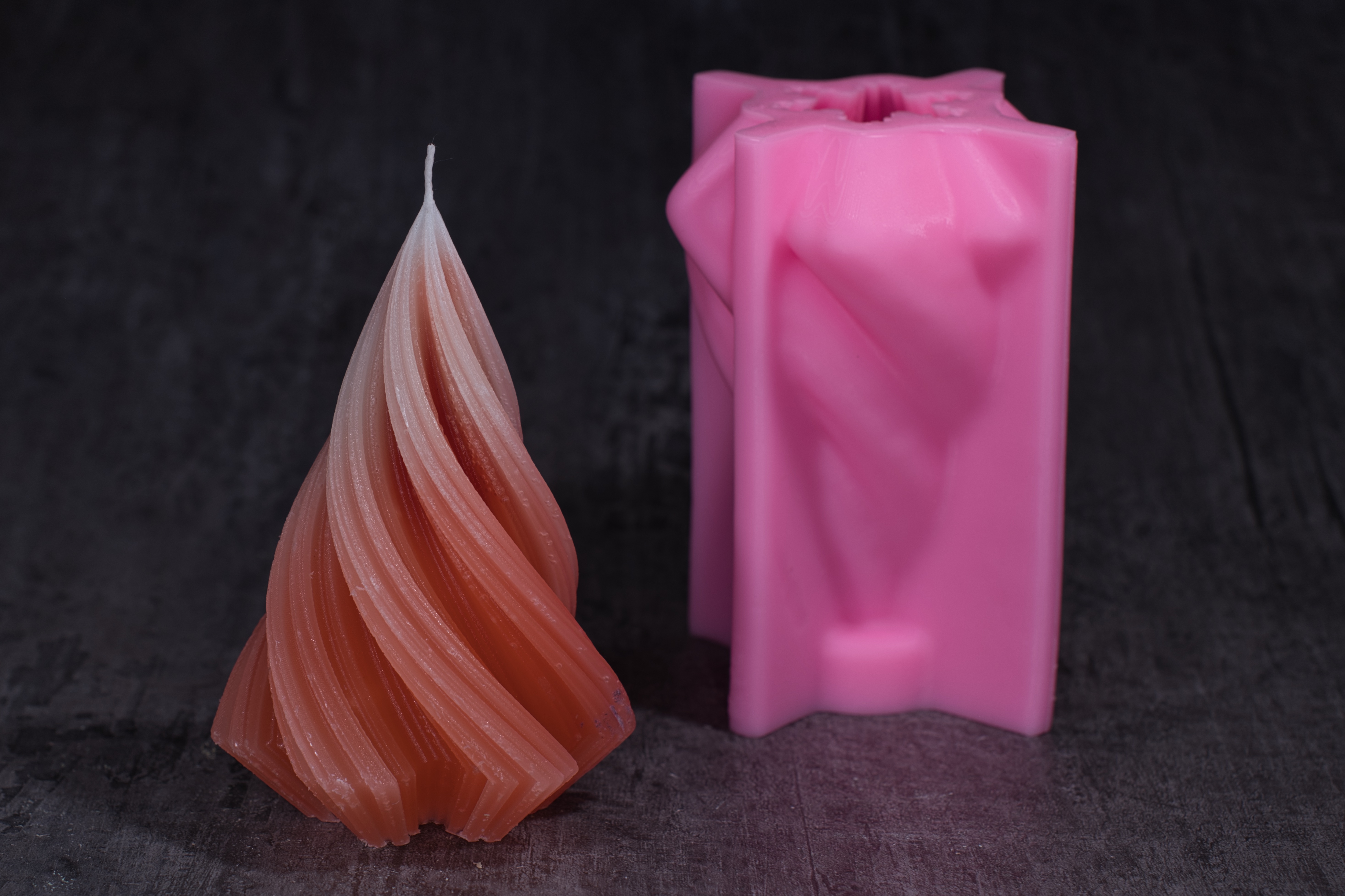 Silikonform gedrehter Kegel mittel